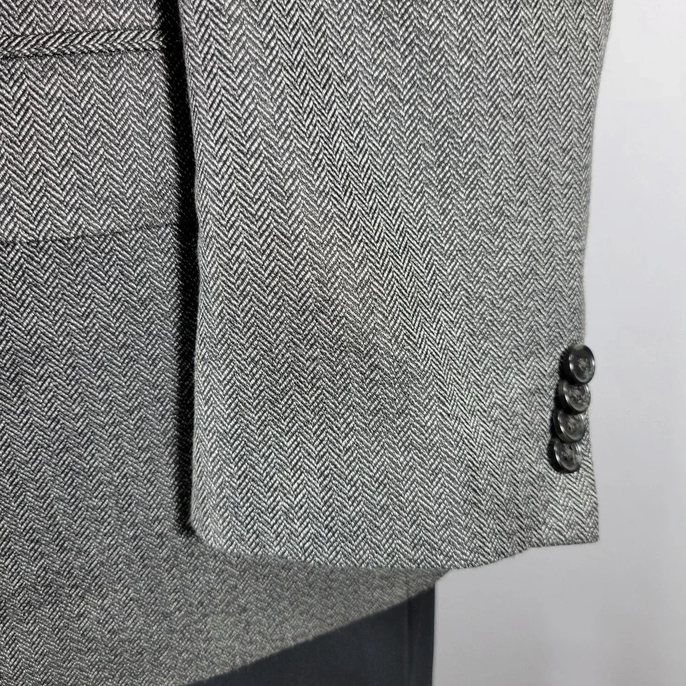 Michael Kors Men's Sport Coat Blazer Two Button Gray‎ herringbone Poly Blend 42R